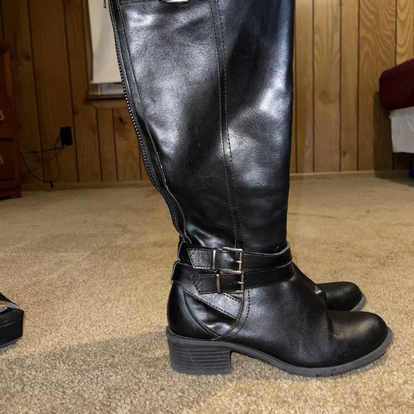 Tall black boots - Picture 2 of 2